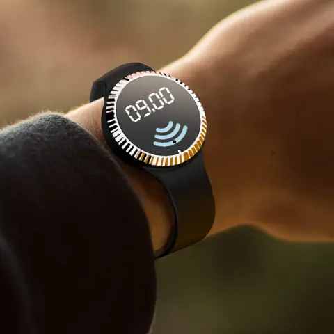 Mosqinux Watch lifestyle image